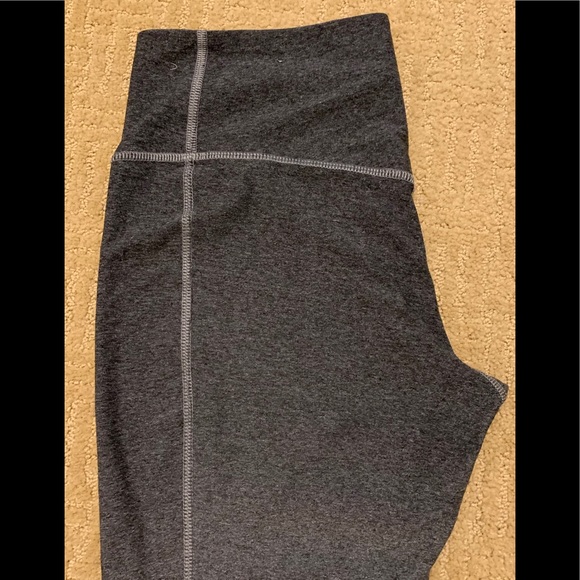 EUC🏃♀️Nike Dry Fit Capri Workout Leggings - Picture 7 of 7